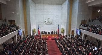 Ley que regula el funcionamiento, organización, funciones y atribuciones de la Comisión encargada de fijar las remuneraciones de altas autoridades políticas y administrativas, fue publicada en el Diario Oficial.