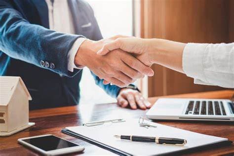 No renovación de contrata de funcionaria es arbitraria por no expresar el motivo o justificación para concluir que sus servicios no son necesarios.