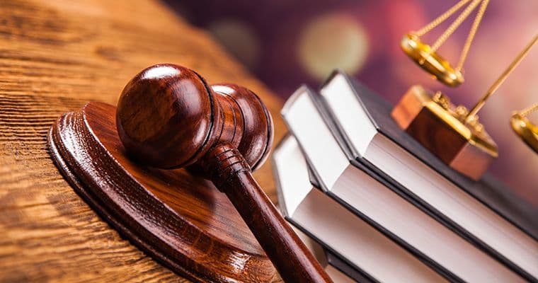 No procede abandono del procedimiento cuando el tribunal erróneamente dicta auto de prueba sin llamar a conciliación.