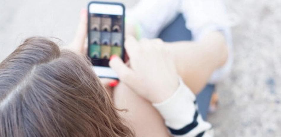 El sólo hecho de solicitarle fotografías íntimas a una niña de 12 años constituye el delito de actos sexuales, resuelve Corte Suprema de Colombia.