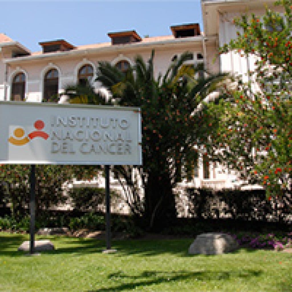 No procede el tratamiento extrapresupuestario de los recursos que el Instituto Nacional del Cáncer reciba de terceros para financiar estudios clínicos.