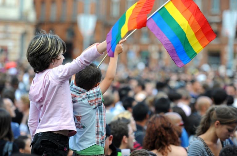Cuaderno que contiene glosario LGBTQIA+ entregado por JUNAEB a niños y niñas no vulnera la libertad de conciencia, resuelve Corte de Temuco.