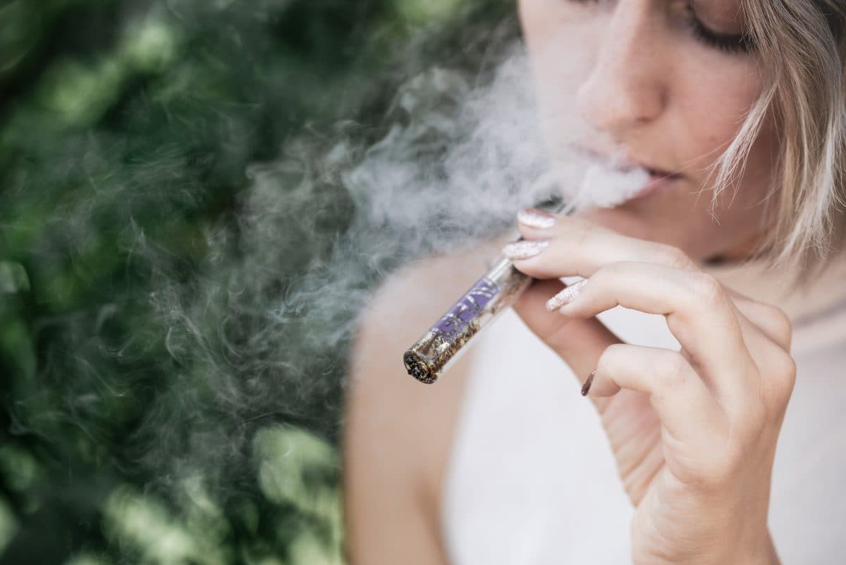 Expulsión de adolescente del establecimiento educacional por consumo de marihuana fuera del Liceo no vulnera el derecho a la educación, resuelve Corte de Puerto Montt.