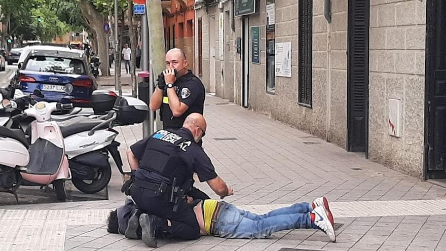 Provocar la muerte por asfixia durante un proceso de detención no puede considerarse un caso fortuito por parte de un agente policial, resuelve Tribunal Supremo de España.