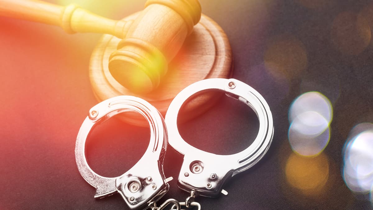 Debe existir apercibimiento legal previo para decretar orden de detención por incomparecencia a audiencia remota
