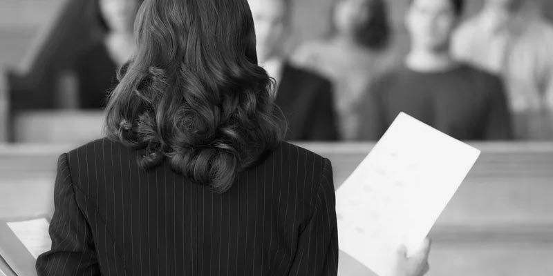Declaración incriminatoria de hermana de la acusada en su contra no vulneró el debido proceso, condena por tráfico de drogas se confirma por la Corte Suprema.