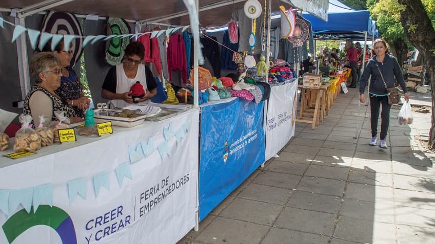 Gobierno Regional de Valparaíso se encuentra facultado para ordenar el cierre de calles para el funcionamiento de una feria de emprendedores.