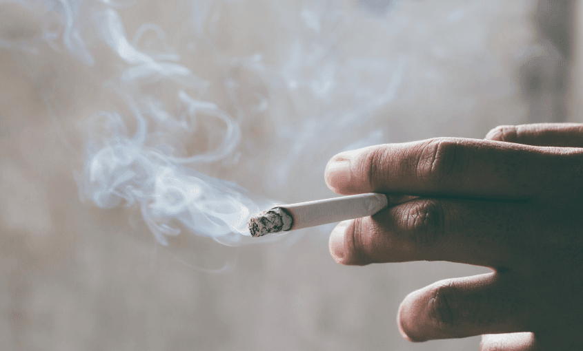 Prohibición de fumar dentro de habitación de establecimiento de salud mental vulnera la privacidad personal, resuelve un Tribunal de Países Bajos.