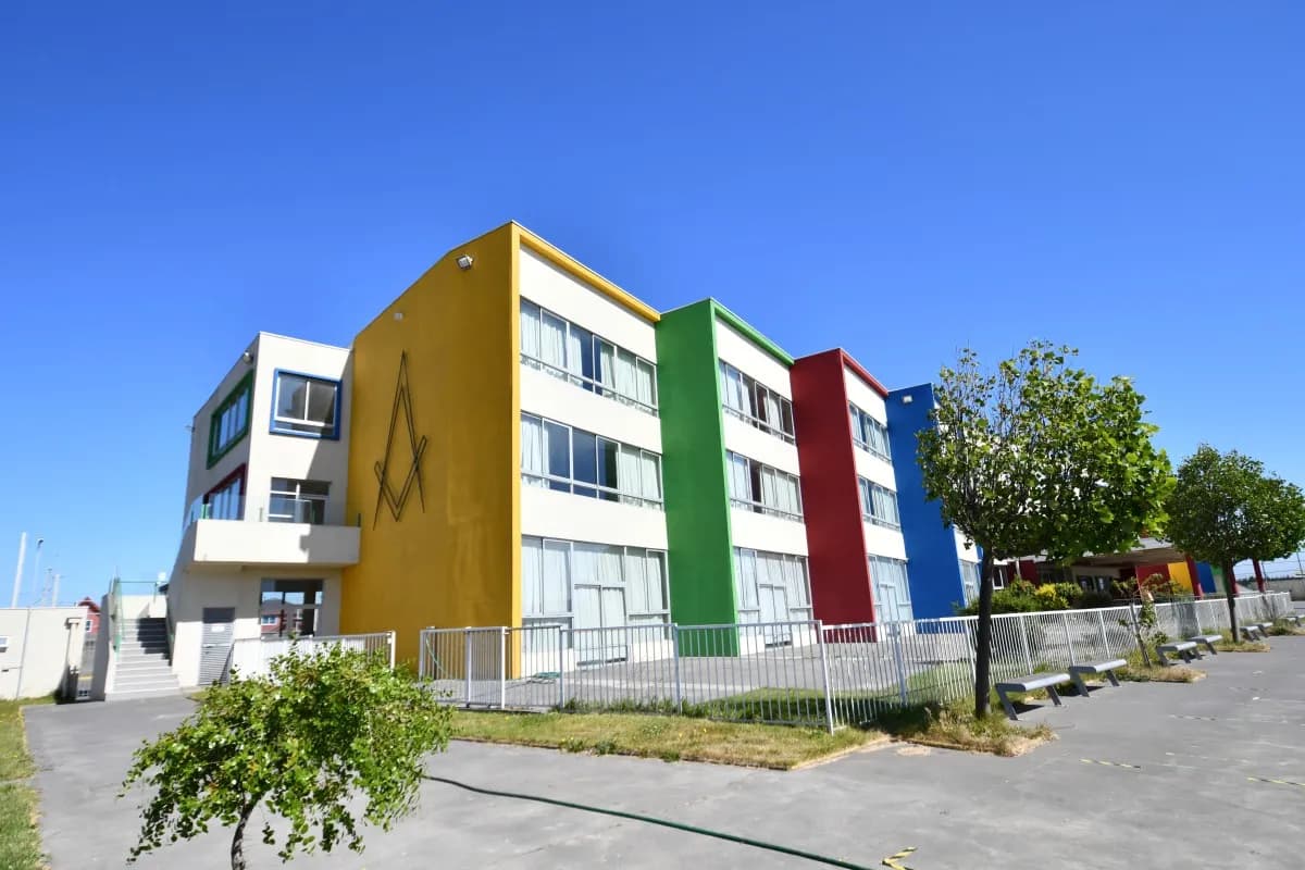 Corte de Concepción ordena a colegio de San Pedro de la Paz renovar matrícula de alumno de primero medio.