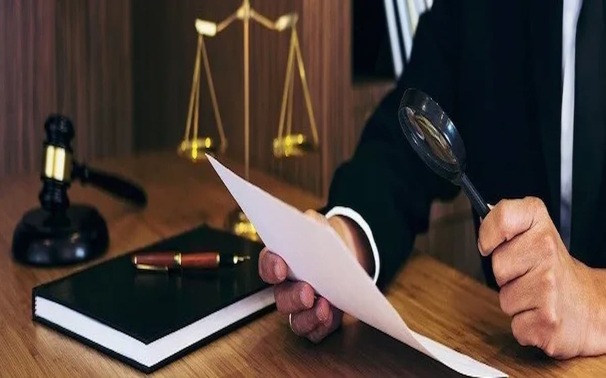 No se acreditó déficit presupuestario para justificar la decisión del municipio de no renovar contratas a funcionarios.