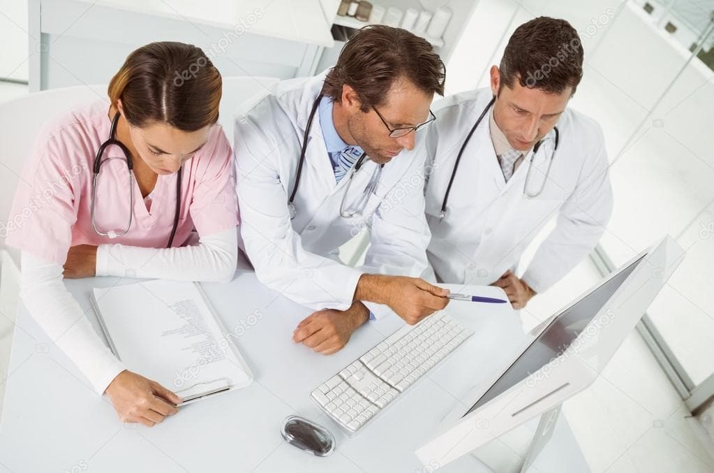 Servicio de Salud debe indemnizar a funcionario luego de que diversas personas ingresaran a su historial clínico a través del usuario y clave del Jefe del servicio.