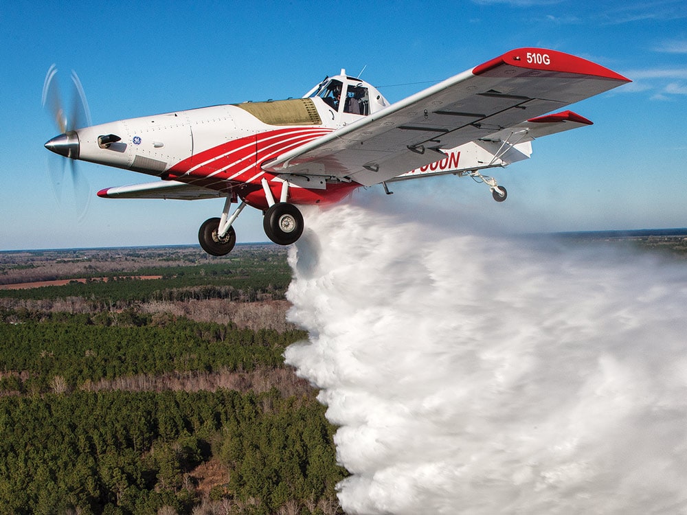 Comisión Evaluadora en su Informe y CONAF al adjudicar la licitación de “Servicio de aviones cisterna para el combate de incendios forestales” cumplieron estrictamente con las Bases de la Licitación.