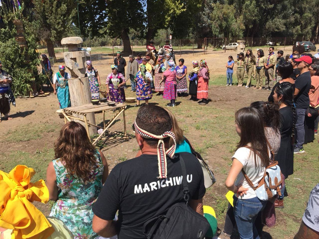 Zanja construida frente a centro de ceremonia de agrupación Mapuche por la Municipalidad de Peñaflor no vulnera garantías constitucionales si el comodato no se encuentra vigente.