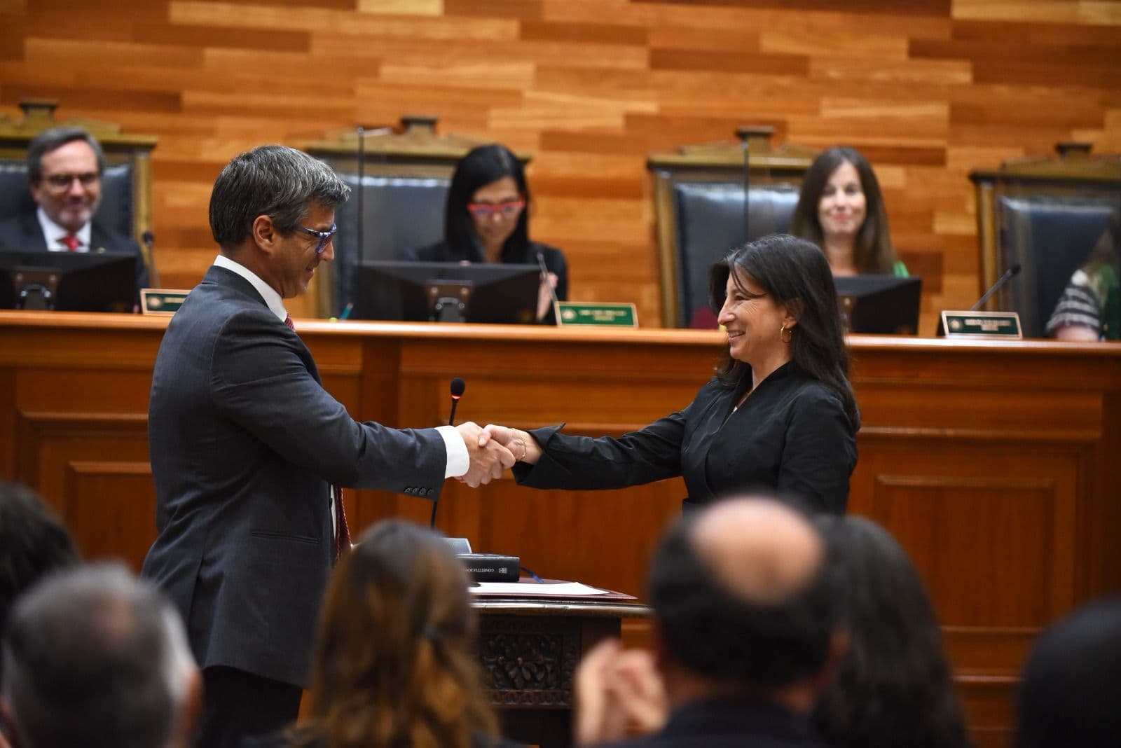 Tribunal Constitucional completa su integración de 10 ministras/os titulares con juramento de abogada Alejandra Precht.