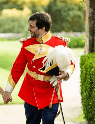 Hombre que robó partidas de bautismo y matrimonio de antepasados para falsear su linaje y con ello ascender como Caballero de Honor y Devoción en la Orden de Malta, se condena a dos años de prisión por el Tribunal Supremo de España.