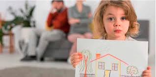 Decisión que incide en la vida presente y futura de una niña exige escuchar su opinión previamente para ser adoptada.