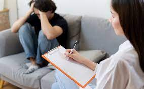 Asistencia a terapia psicológica como medida de protección decretada respecto de un adolescente, no implica atribuirle responsabilidad en un hecho delictivo.