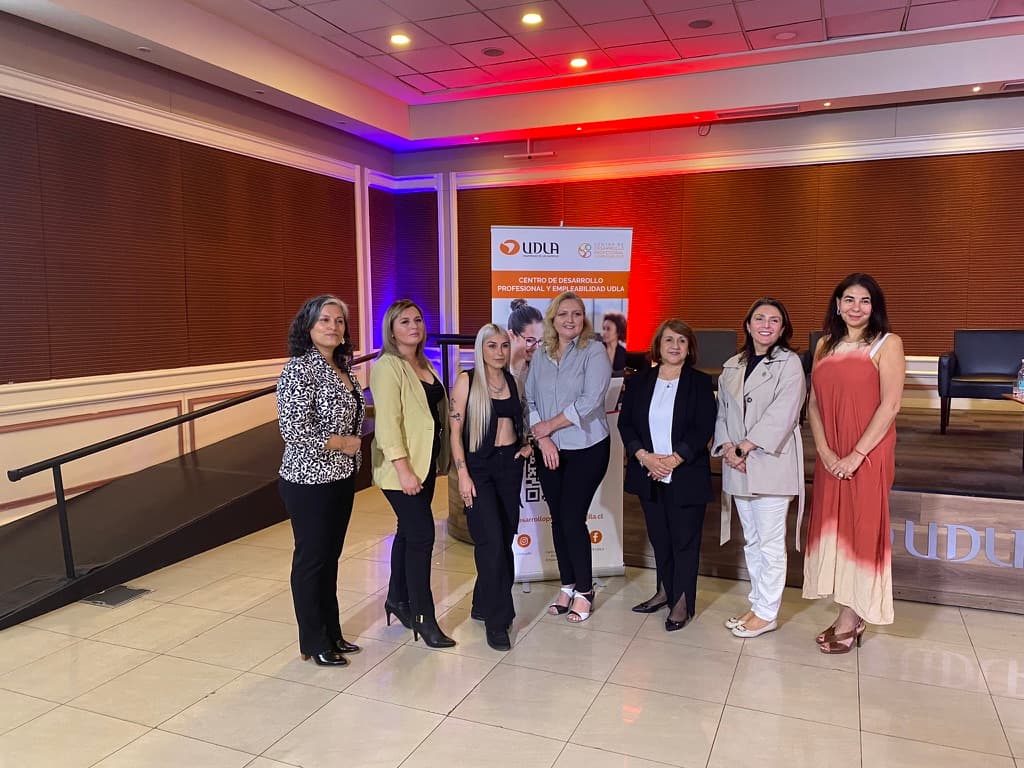 Panel “Empoderándonos como mujeres en el mundo laboral”, se desarrolló en la Universidad de las Américas.