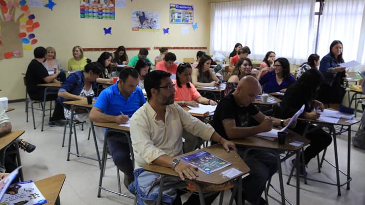 No procede aplicar la sanción de pérdida de la condición de apoderada si la decisión no se ciñe estrictamente a la reglamentación interna del colegio.