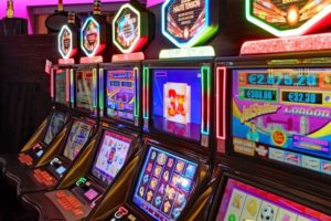 Norma que impide recurrir contra sentencia de la Corte de Apelaciones que resuelve el reclamo de ilegalidad en contra de resoluciones de la Superintendencia de Casinos de Juego, se impugna ante el Tribunal Constitucional.
