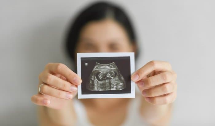 Salud reproductiva y acceso a procedimientos de fertilidad: Senado insta al desarrollo de estrategias.