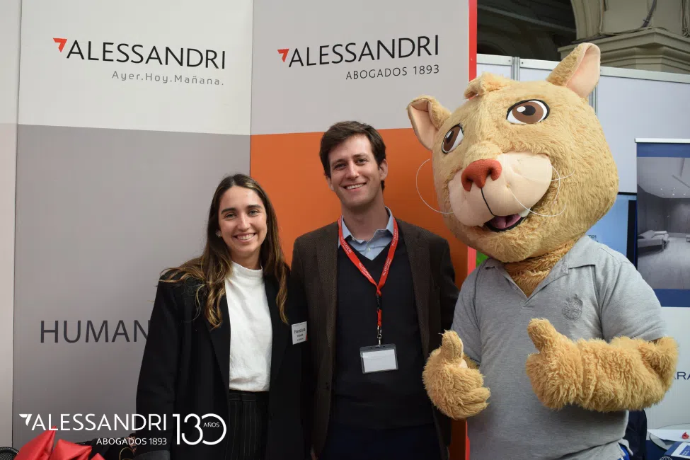Alessandri participó en la Feria del Trabajo Derecho UC 2024.