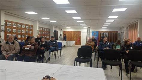 Atendida la falta de infraestructura pública y las condiciones climáticas en Magallanes, SLEP de la ciudad puede facilitar establecimientos para actividades comunitarias.