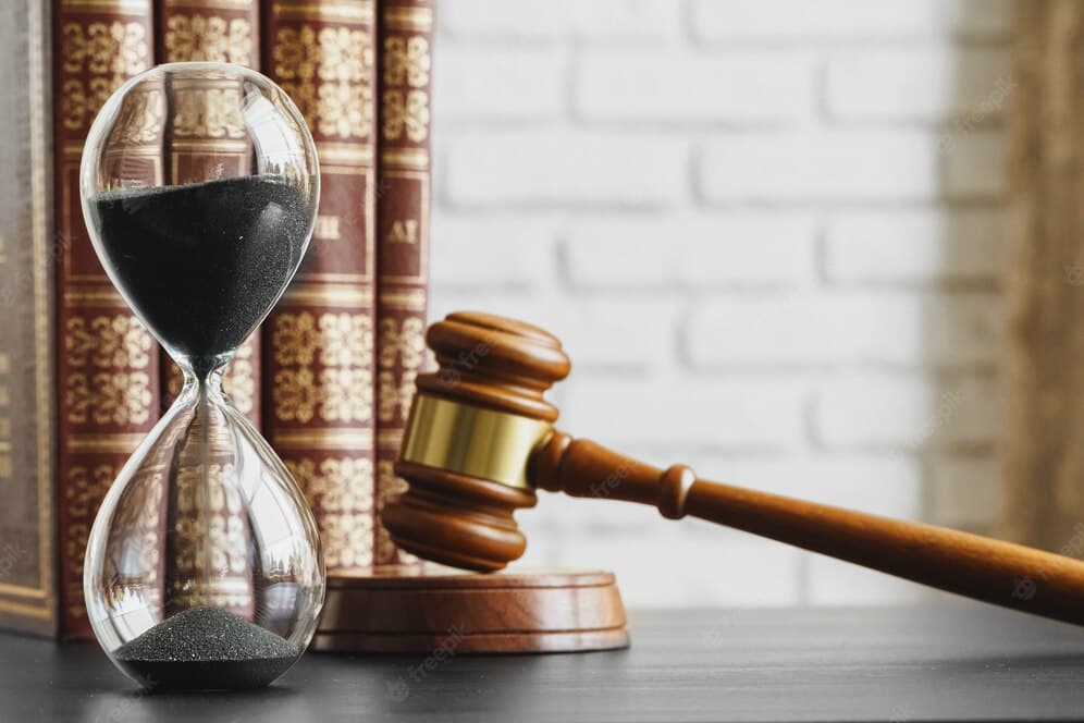 Plazo de prescripción para aplicar agravante de reincidencia especifica se debe determinar sobre la base de la pena en abstracto asignada al delito y no sobre la pena impuesta en concreto.