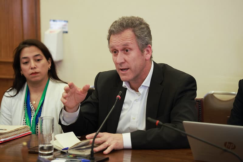 Ejecutivo explicó medidas por el alza de los pasajes del transporte público metropolitano.
