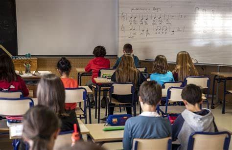 Establecimiento educacional debe adoptar todas las medidas para que el estudiante, víctima de una agresión, se reincorpore a clases en condiciones de seguridad y confianza.