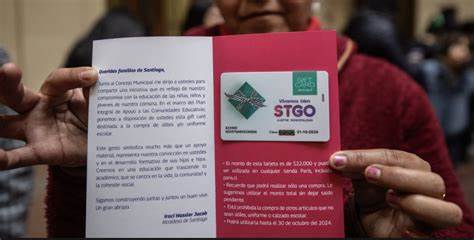 No corresponde que en la entrega de beneficios por el municipio se divulguen imágenes, el nombre o frases de la alcaldesa y del concejo municipal.