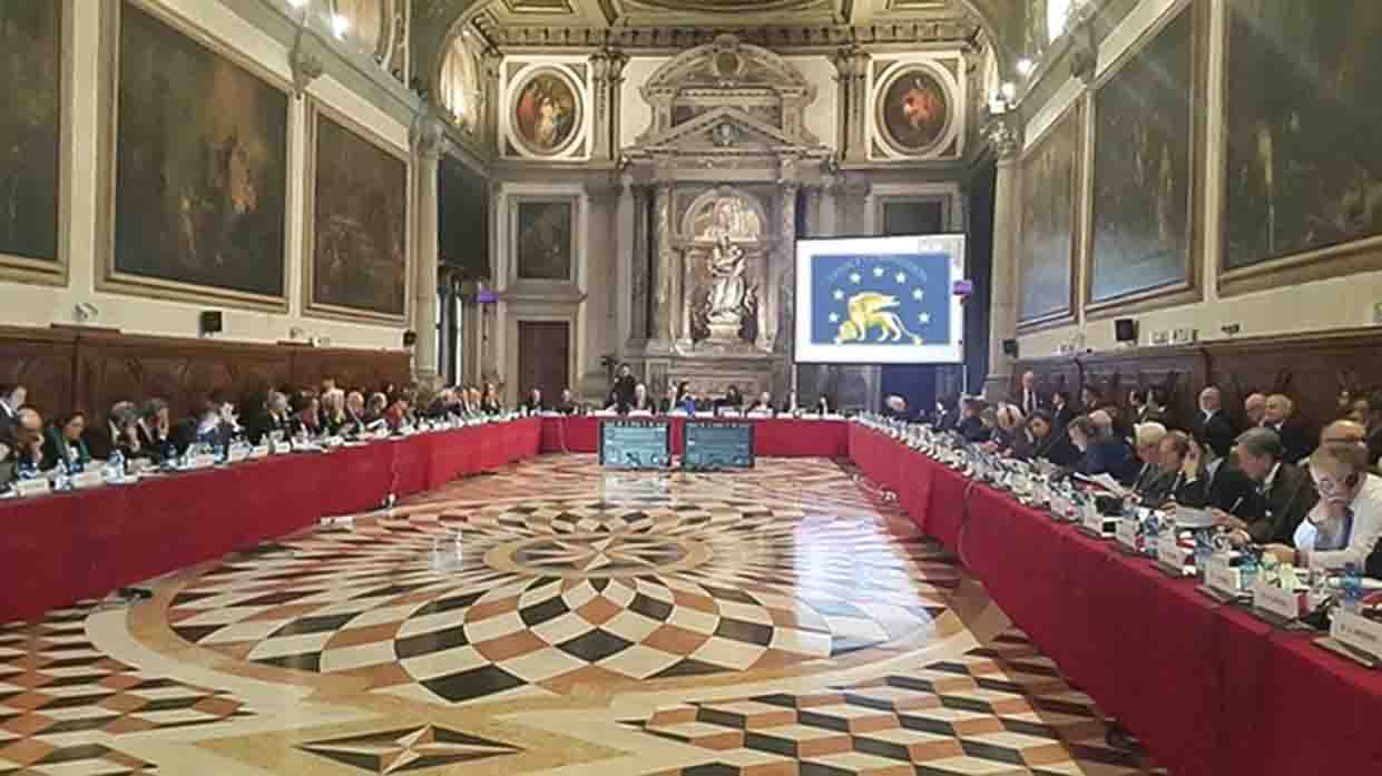 Sesión plenaria de la Comisión de Venecia 2024 adopta importantes dictámenes referidos a Albania, Haití, Polonia, Serbia y Turquía.
