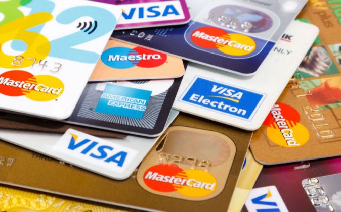 Someten a consulta pública propuesta de nuevo reglamento sobre información al consumidor de tarjetas de crédito bancarias y no bancarias, por Aldo Molinari y Eduardo Reveco.