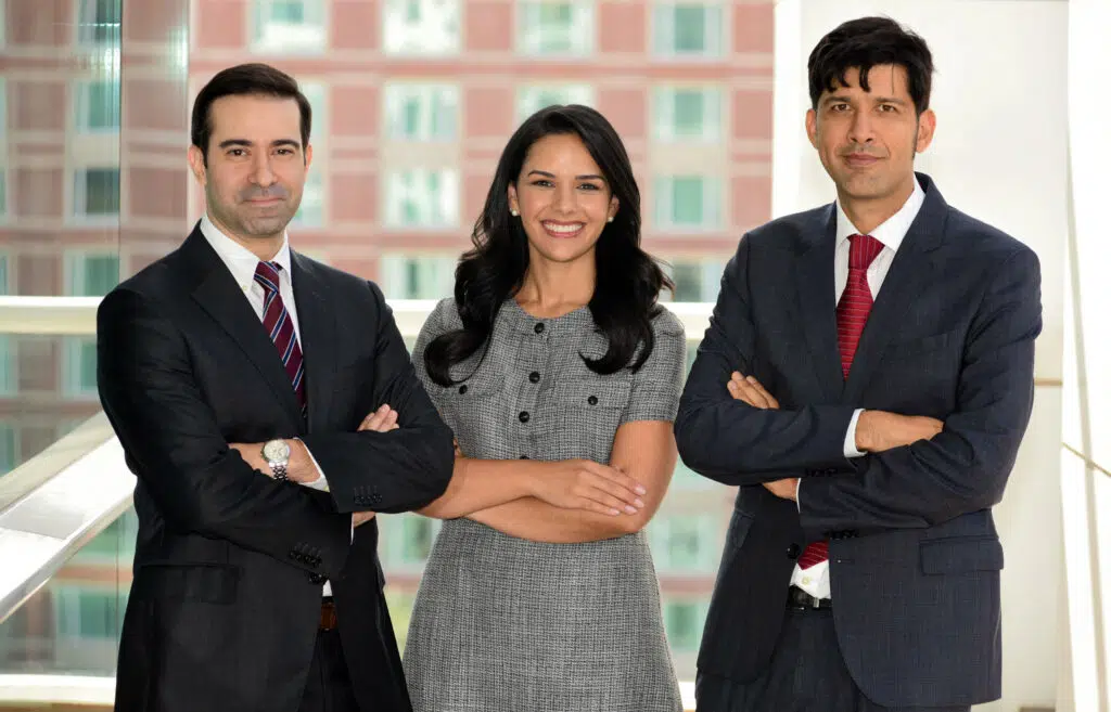 Alessandri Abogados anuncia promociones en su equipo: Luis Fuentes fue nombrado director de área de Litigios y Arbitrajes, mientras que Laura Hernández Bethermyt y Hernán Torres fueron promovidos a asociados senior.