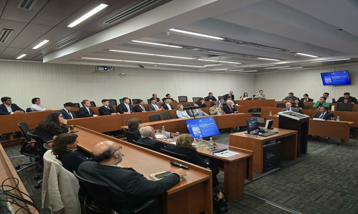 Académico español Josep María Castellà presenta libro sobre el proceso constituyente chileno en la Universidad del Desarrollo.