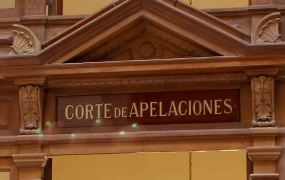 Corte de Santiago anula condena por abuso sexual infantil reiterado por vulneración del principio de congruencia entre acusación y condena.