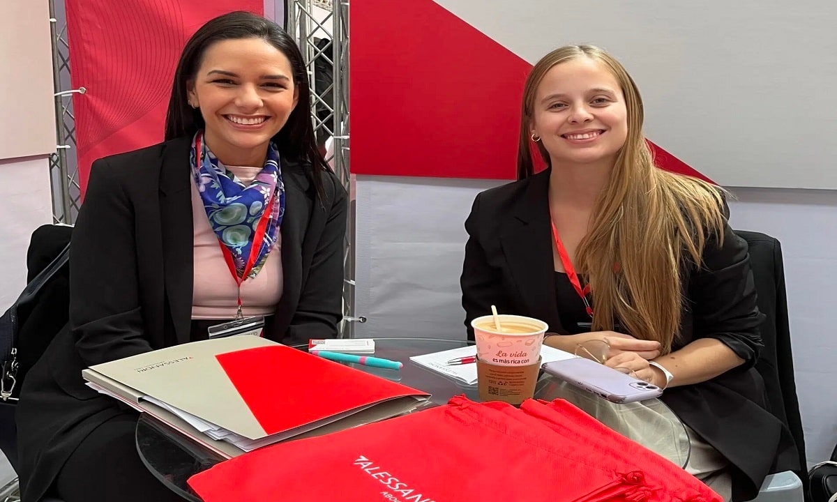 Alessandri participó en la Feria Laboral de Derecho UC.