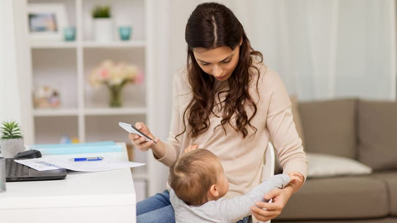 Madre trabajadora que presta servicios a distancia o en teletrabajo mantiene el derecho a sala cuna