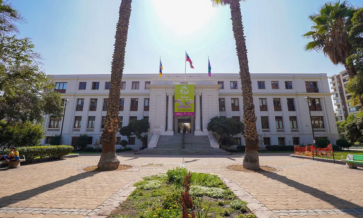 Contraloría cuestiona decretos de emergencia y uso de redes sociales en Municipalidad de Ñuñoa