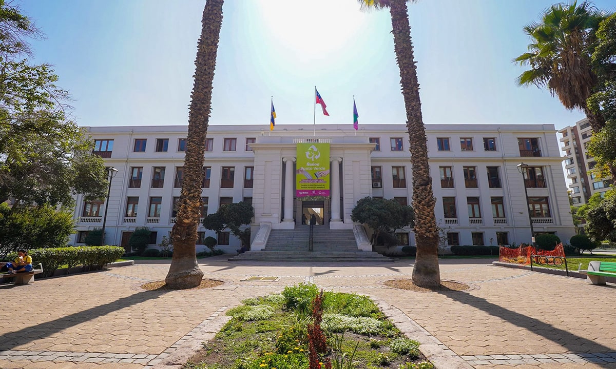 Contraloría cuestiona decretos de emergencia y uso de redes sociales en Municipalidad de Ñuñoa
