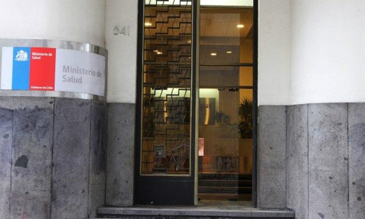 Contraloría rechaza aplicación de silencio positivo en recurso contra multa del Ministerio de Salud