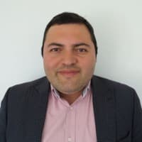 Sebastián Millar: “Mientras los tribunales sigan definiendo quién accede a un medicamento, el sistema de salud no cumplirá su deber constitucional»