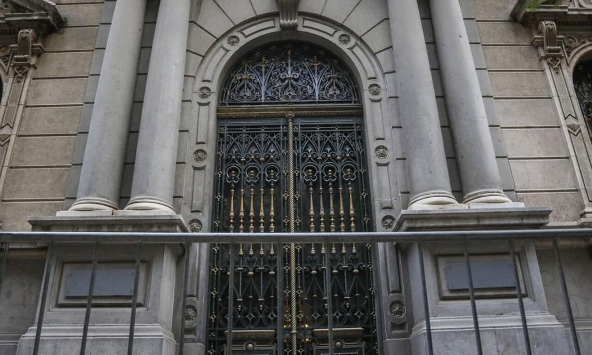 Inaplicabilidad contra prohibición de abandono del procedimiento en juicios laborales y previsionales no se admite a trámite