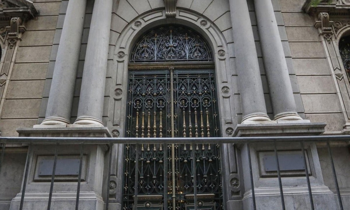 Inaplicabilidad contra prohibición de abandono del procedimiento en juicios laborales y previsionales no se admite a trámite