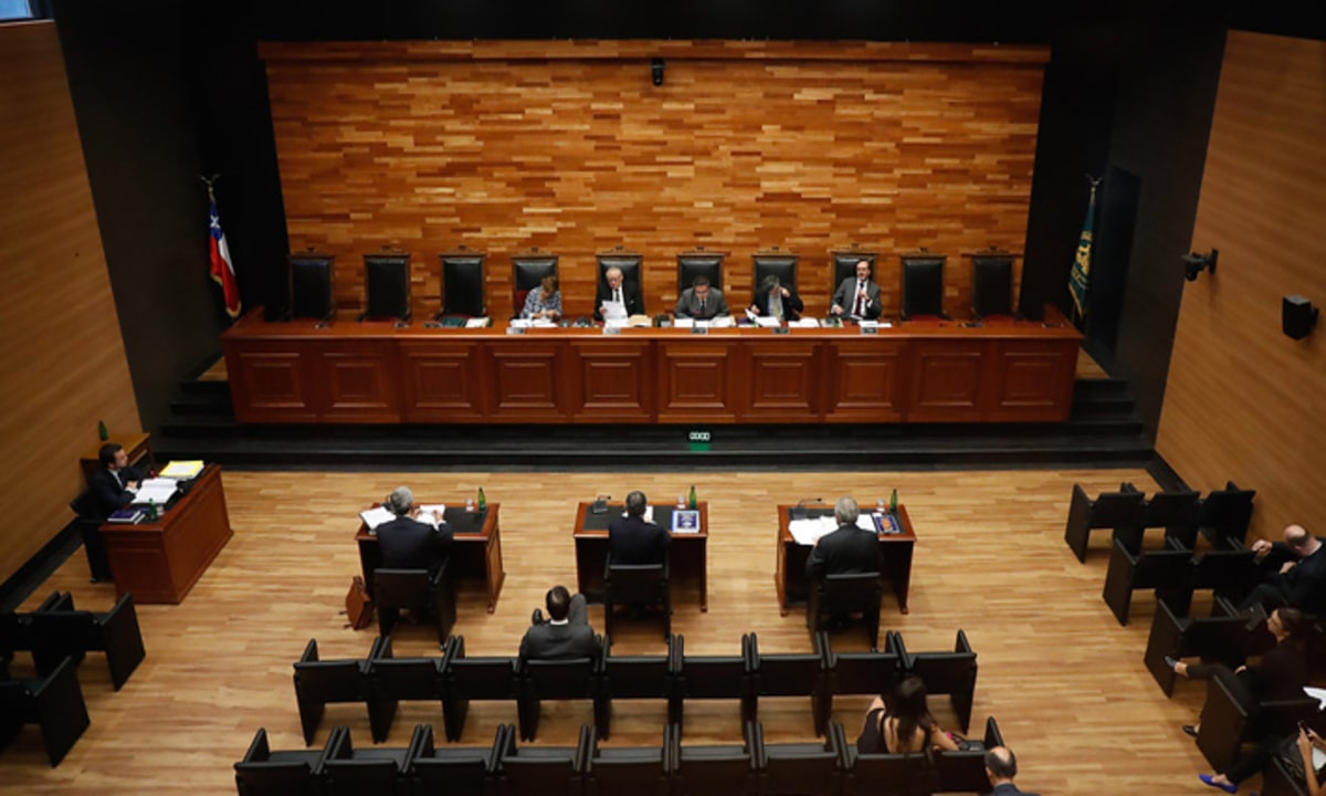 Norma transitoria de ley sobre Tramitación Electrónica que mantiene vigente disposición que permite declarar desierto recursos de casación si no se hace parte dentro de 5 días se impugna ante el TC