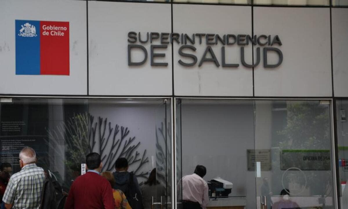 Norma que restringe a órganos públicos reclamo de ilegalidad en contra del CPLT por ciertas causales, no produce resultados contrarios a la Constitución