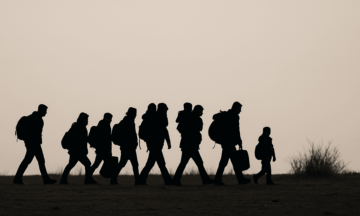 Mujer migrante podrá permanecer en Chile porque autoridad migratoria no ponderó adecuadamente el interés superior de su hija de 17 años