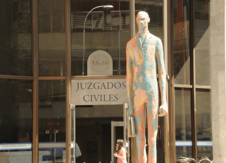 Juzgado Civil de Santiago condena a empresa eléctrica por falta de servicio tras incendio forestal en Navidad