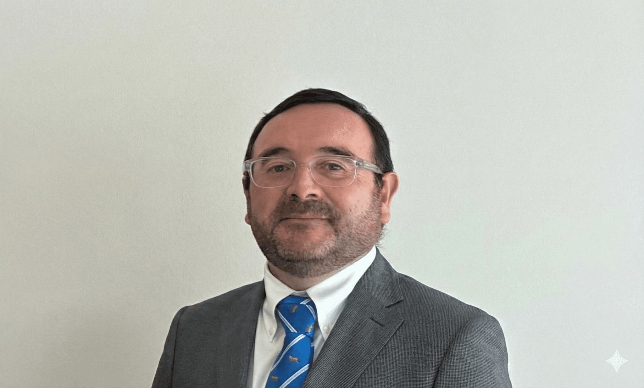 Daniel Vergara Galaz: “Gobiernos populistas llegan por vía del voto, una vez en el poder comienzan a erosionar las instituciones”