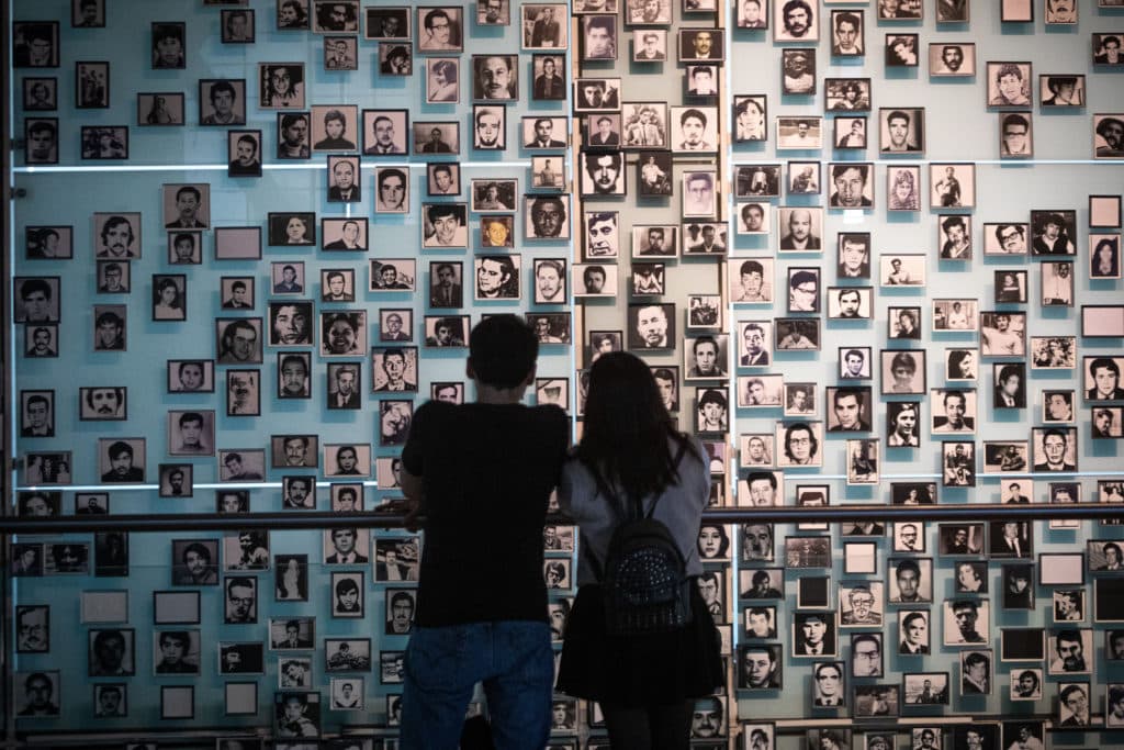 Tribunal condena al Fisco a pagar $80 millones por daño moral a víctima de detención ilegal y tortura